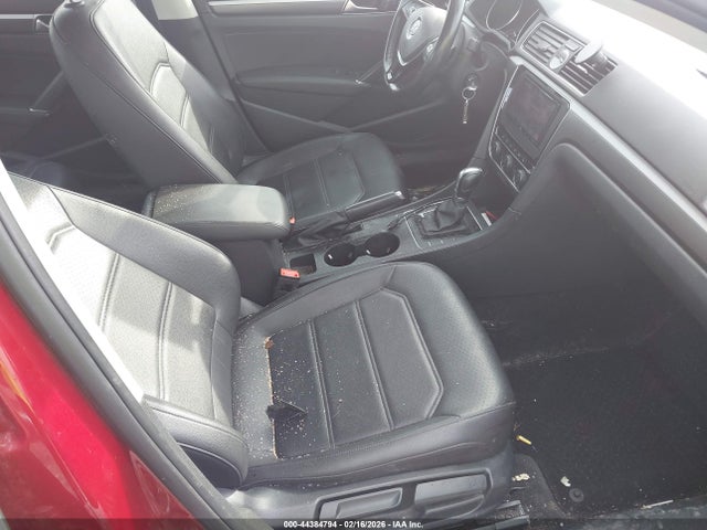 Продажа на аукционе авто 2017 Volkswagen Passat 1.8t R-line, vin: 1VWDT7A36HC064447, номер лота: 44384794
