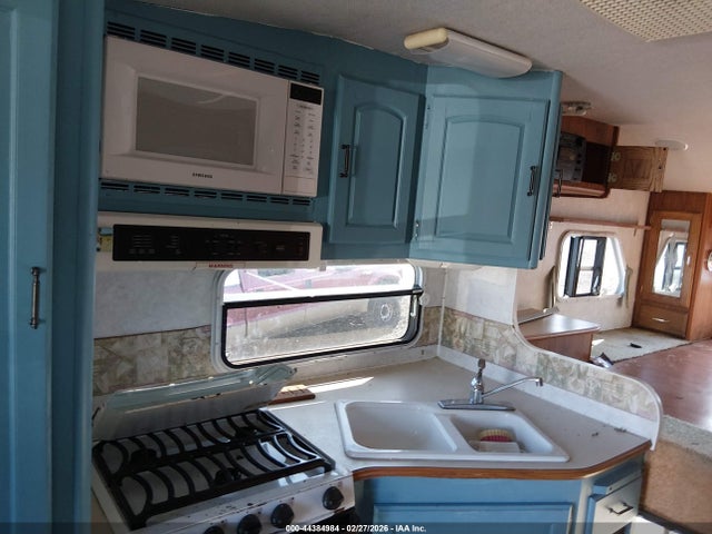 44384984 :رقم المزاد ، 1EJ6N0905Y2398128 vin ، 2000 Fleetwood Caribou مزاد بيع