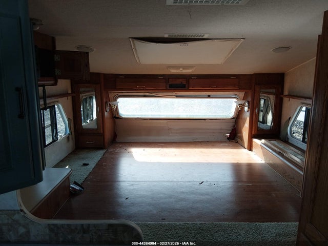44384984 :رقم المزاد ، 1EJ6N0905Y2398128 vin ، 2000 Fleetwood Caribou مزاد بيع