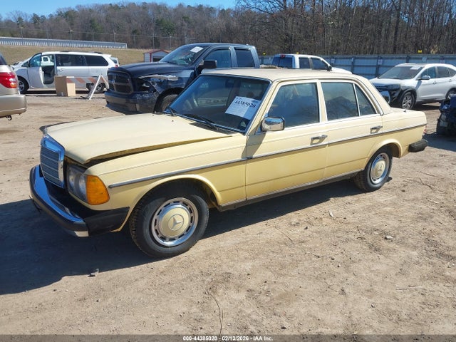 1977 MERCEDES 230 12302312049267 Photo 1