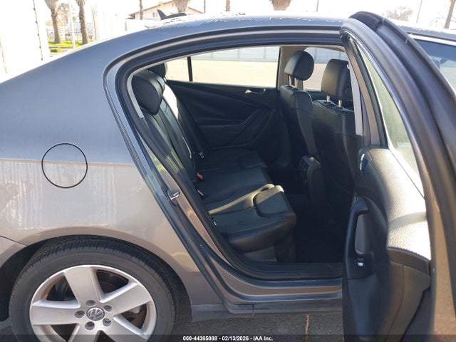 2006 Volkswagen Passat 2.0t მანქანა იყიდება აუქციონზე, vin: WVWAK73C16E075427, აუქციონის ნომერი: 44385088