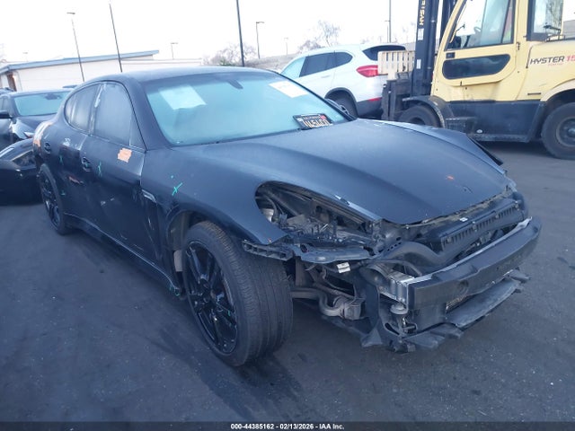 2013 PORSCHE PANAMERA WP0AB2A76DL060682