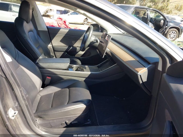 2019 TESLA MODEL 3 5YJ3E1EA7KF311192 Photo 4