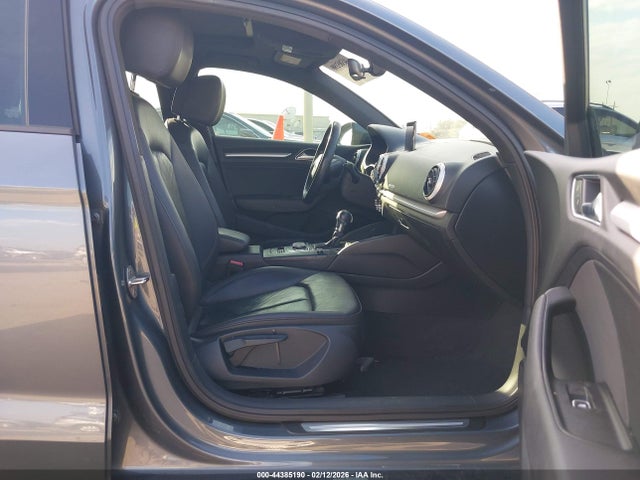 2018 AUDI A3 WAUAUGFF8J1053440 Photo 4