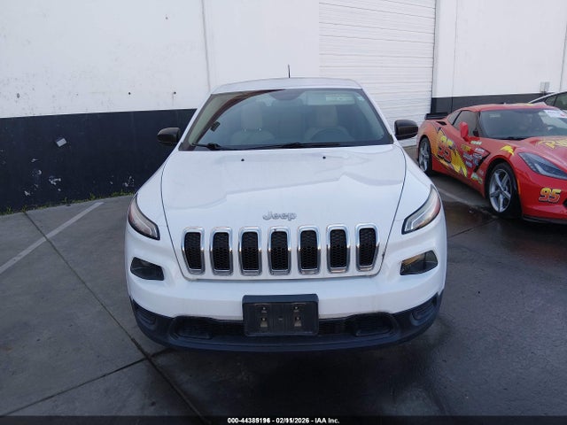1C4PJLAB8GW342137 Jeep Cherokee Sport