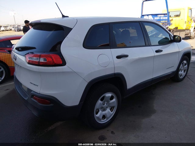 1C4PJLAB8GW342137 Jeep Cherokee Sport