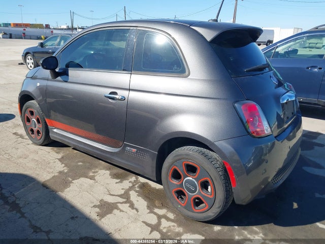 2015 FIAT 500E 3C3CFFGE7FT594098 Photo 2