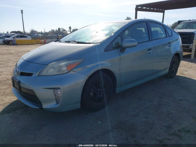 JTDKN3DU0F1984956 Toyota Prius Two