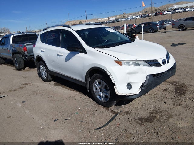 Toyota RAV4 LE 2015 JTMBFREV5FD109622 головне зображення