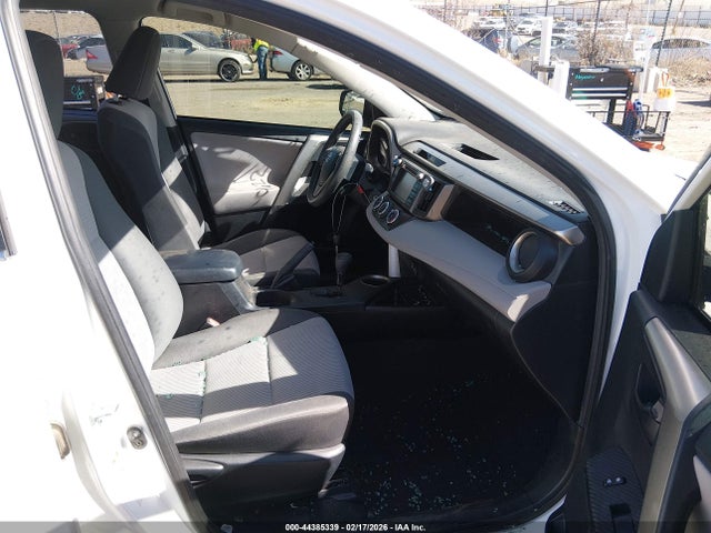 Toyota RAV4 LE 2015 JTMBFREV5FD109622 Image 5