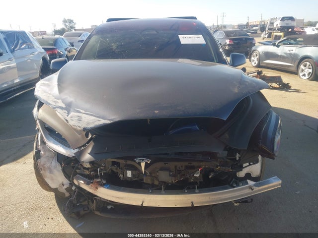 2022 Tesla Model X Plaid Tri Motor All-wheel Drive მანქანა იყიდება აუქციონზე, vin: 7SAXCBE63NF359143, აუქციონის ნომერი: 44385340