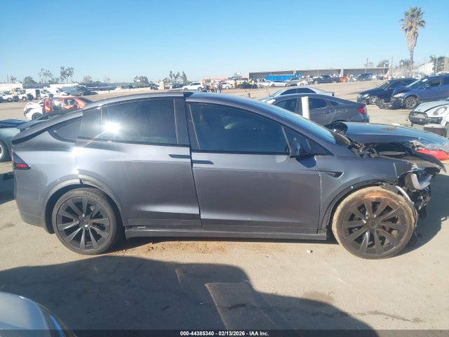 2022 Tesla Model X Plaid Tri Motor All-wheel Drive მანქანა იყიდება აუქციონზე, vin: 7SAXCBE63NF359143, აუქციონის ნომერი: 44385340