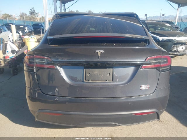 2022 Tesla Model X Plaid Tri Motor All-wheel Drive მანქანა იყიდება აუქციონზე, vin: 7SAXCBE63NF359143, აუქციონის ნომერი: 44385340