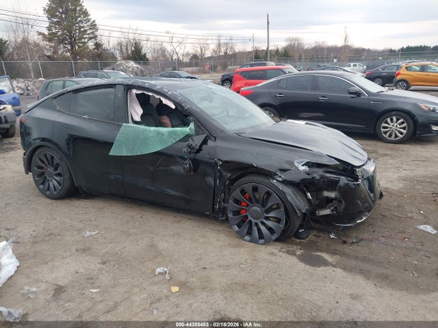 2024 TESLA MODEL Y 7SAYGDEF6RA303642 Photo 0