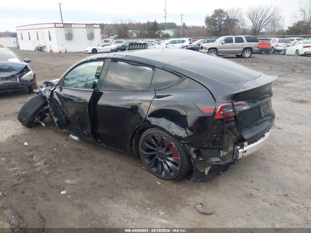 2024 TESLA MODEL Y 7SAYGDEF6RA303642 Photo 2