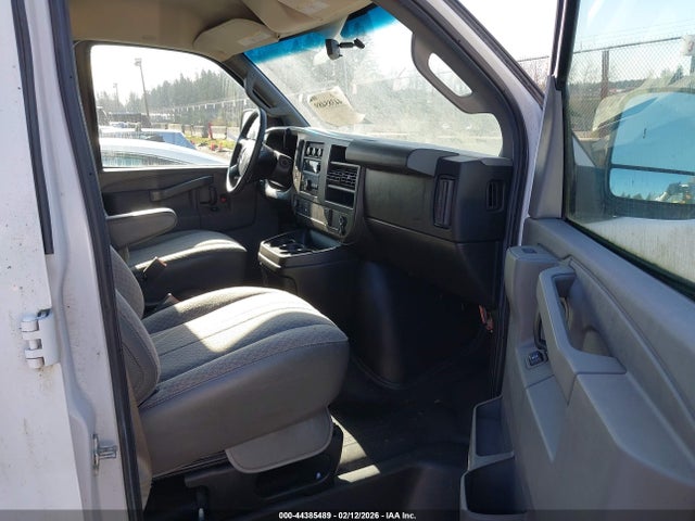 GMC Savana 2500 Work Van 2017 1GTW7AFF3H1913316 Image 5