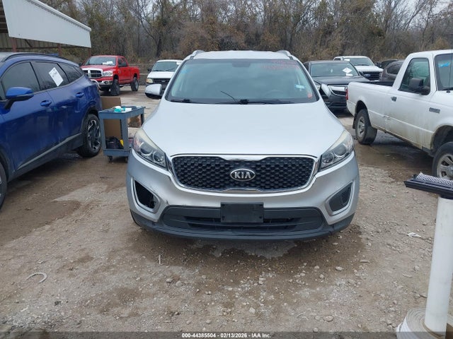 5XYPG4A52HG225635 KIA Sorento 3.3l Lx