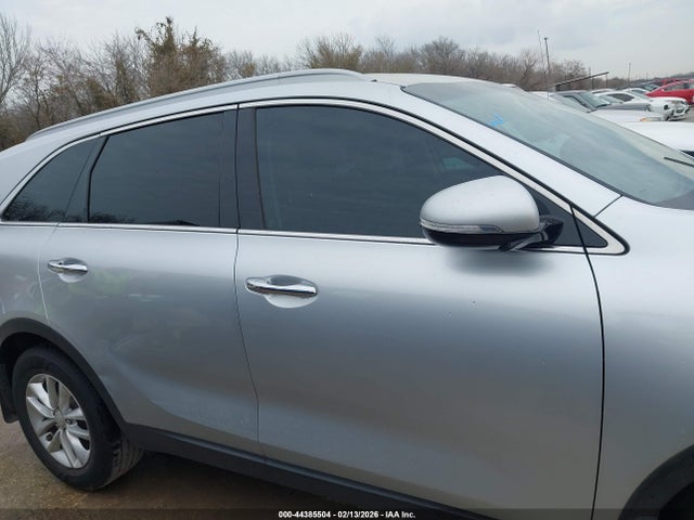 5XYPG4A52HG225635 KIA Sorento 3.3l Lx