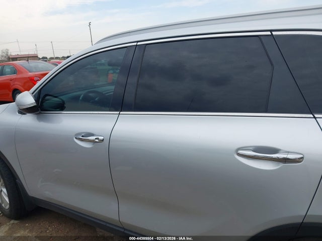 5XYPG4A52HG225635 KIA Sorento 3.3l Lx