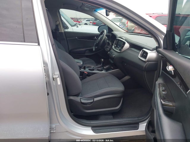 5XYPG4A52HG225635 KIA Sorento 3.3l Lx
