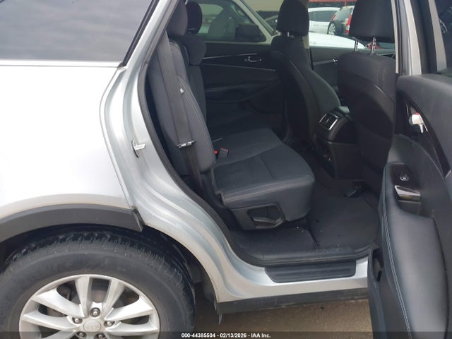 5XYPG4A52HG225635 KIA Sorento 3.3l Lx
