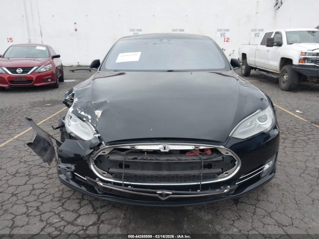 Продажа на аукционе авто 2014 Tesla Model S P85, vin: 5YJSA1H10EFP61211, номер лота: 44385599