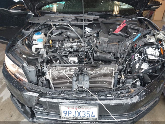 1VWAT7A37GC043737 Volkswagen Passat 1.8t S