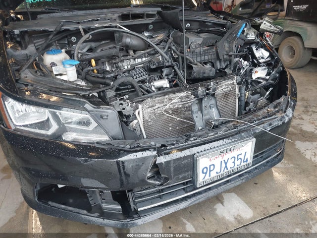 1VWAT7A37GC043737 Volkswagen Passat 1.8t S
