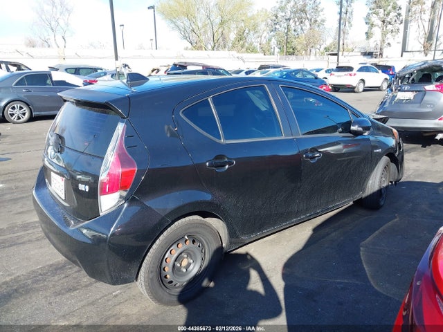 JTDKDTB37G1117679 Toyota Prius C One