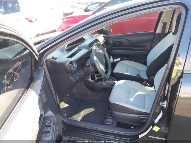 JTDKDTB37G1117679 Toyota Prius C One