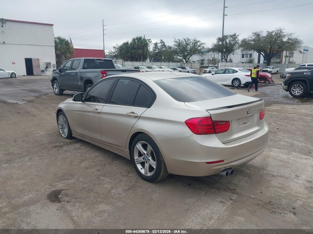 44385679 :رقم المزاد ، WBA3A5G55DNP21302 vin ، 2013 Bmw 328i مزاد بيع