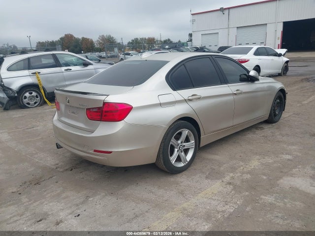 44385679 :رقم المزاد ، WBA3A5G55DNP21302 vin ، 2013 Bmw 328i مزاد بيع