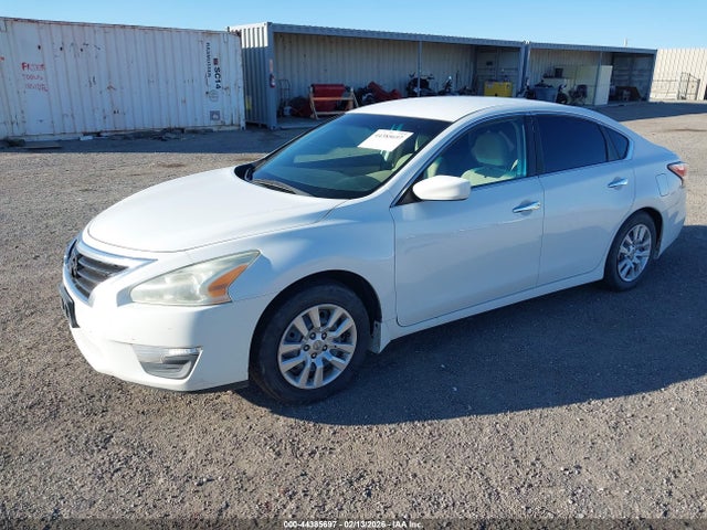 Nissan Altima 2.5 S 2015 1N4AL3AP3FC249429 Image 2