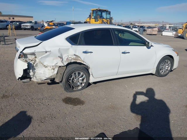 Nissan Altima 2.5 S 2015 1N4AL3AP3FC249429 Image 4