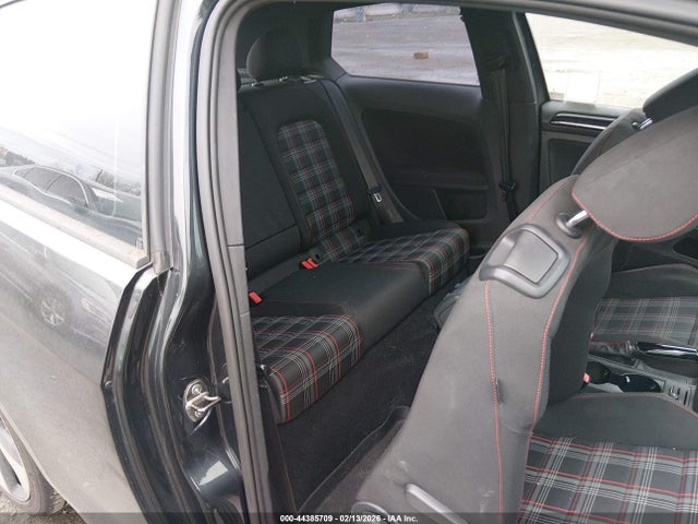 3VWY47AU1FM068585 Volkswagen Golf Gti 2.0t S W/performance Package 2-door