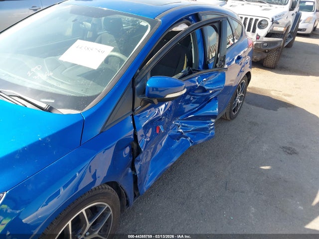 1FADP3M21JL230582 Ford FOCUS SEL