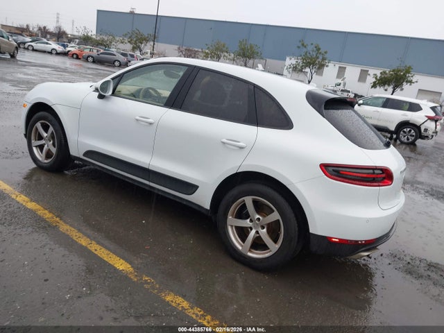 2017 PORSCHE MACAN WP1AA2A54HLB05351 Photo 2