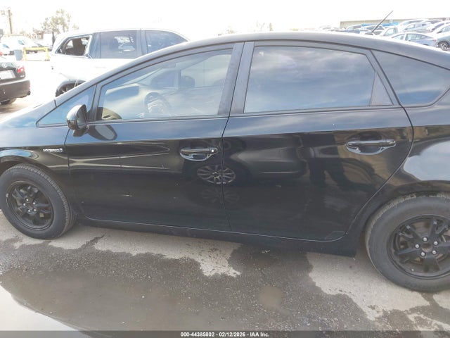 Toyota Prius Two 2015 JTDKN3DU3F1871924 Image 14