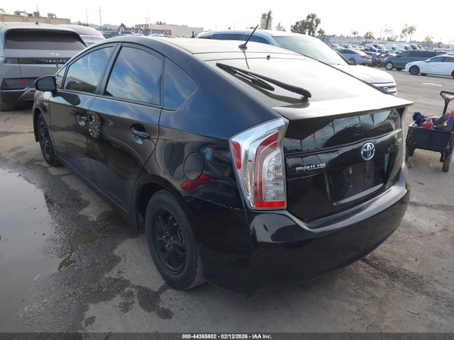 Toyota Prius Two 2015 JTDKN3DU3F1871924 Image 3