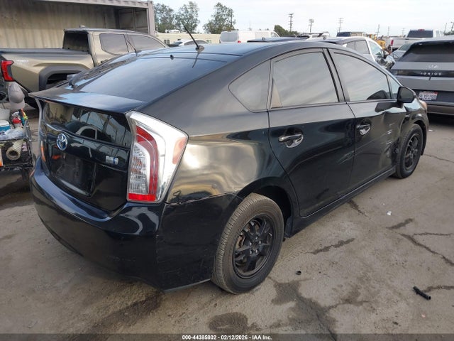 Toyota Prius Two 2015 JTDKN3DU3F1871924 Image 4