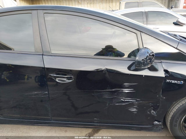 Toyota Prius Two 2015 JTDKN3DU3F1871924 Image 6