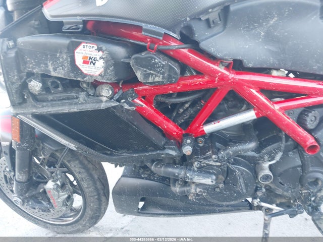 ZDM13BSW5FB025843 Ducati Diavel
