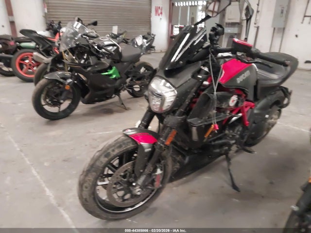 ZDM13BSW5FB025843 Ducati Diavel