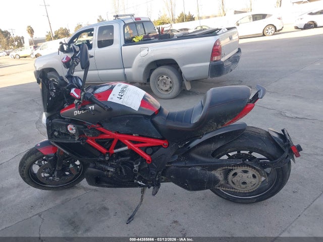 ZDM13BSW5FB025843 Ducati Diavel