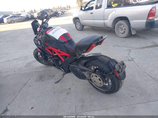 ZDM13BSW5FB025843 Ducati Diavel