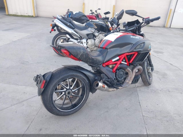 ZDM13BSW5FB025843 Ducati Diavel