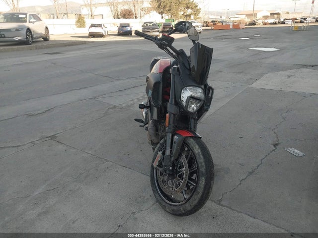 ZDM13BSW5FB025843 Ducati Diavel