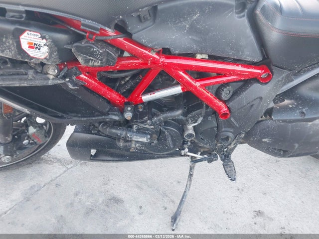 ZDM13BSW5FB025843 Ducati Diavel