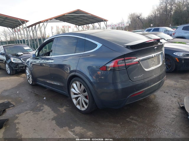 2017 TESLA MODEL X 5YJXCDE29HF050268 Photo 2
