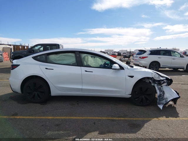 2026 Tesla Model 3 Premium All-wheel Drive მანქანა იყიდება აუქციონზე, vin: 5YJ3E1EB5TF121532, აუქციონის ნომერი: 44386055